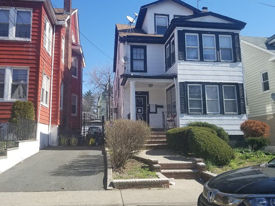 2nd image of 141 Shephard Ave