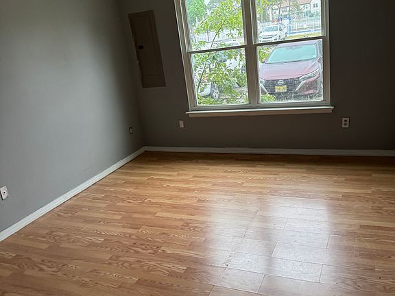 4th image of 3118 Jasmine Ct