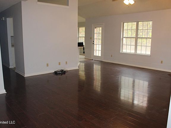 4th image of 5859 Ingleside Dr