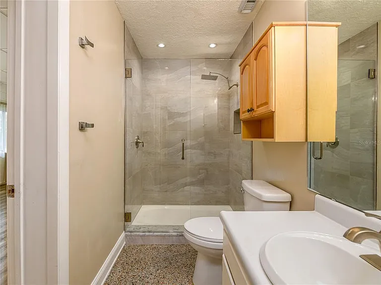 907 Hillside Ter — Photo 17