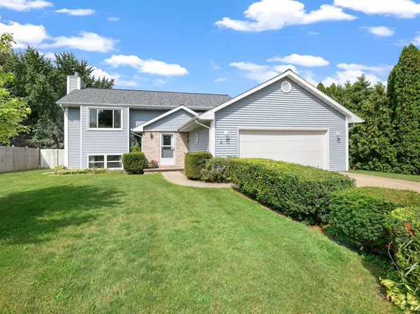 2565 Sheridan St, Oshkosh, WI 54901