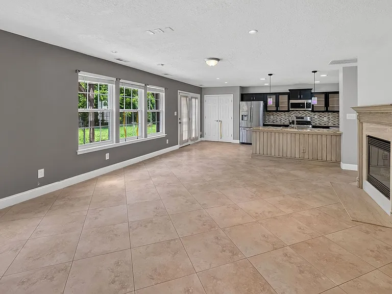 10745 Glenluce Ave — Photo 9