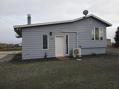 1293 Hanson Loop Photo 1