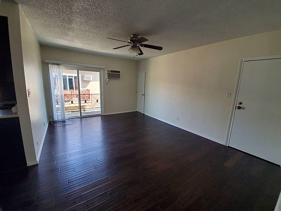 4th image of 423 N Harvard Blvd Unit 9