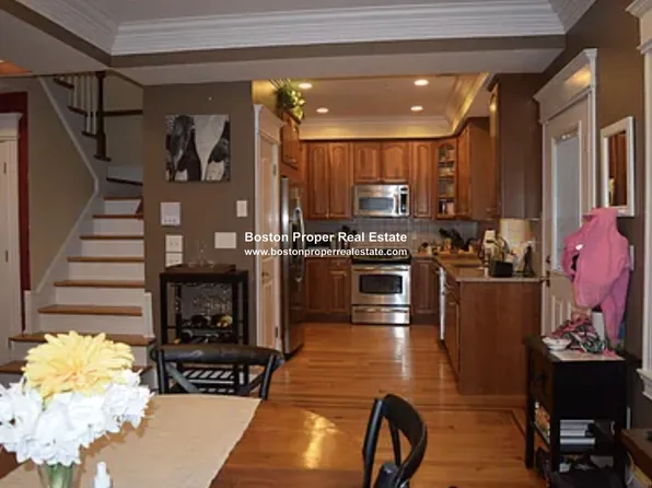 95 W 7th St #3, South Boston, MA 02127