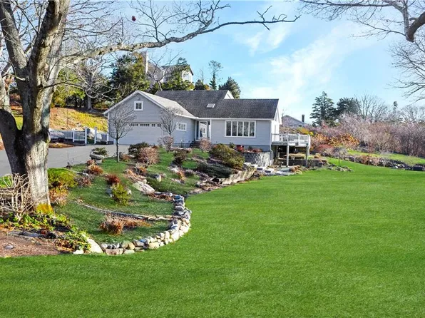 7 Rock Ridge Rd, Westerly, RI 02891