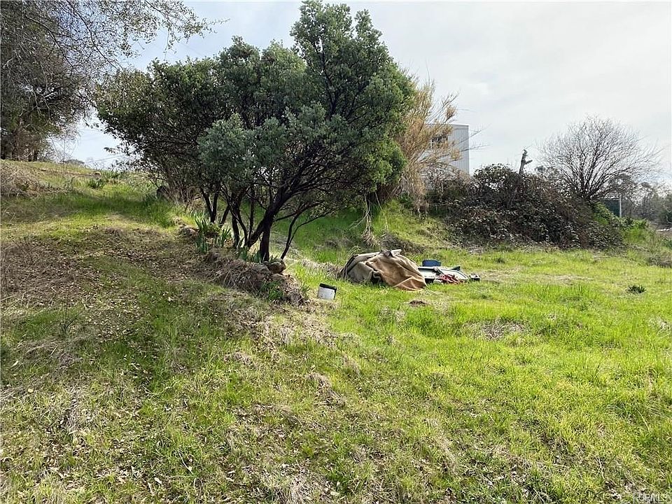 1st image of 355 Sandra Ln