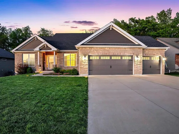 2790 Earth Crest Dr, Washington, MO 63090