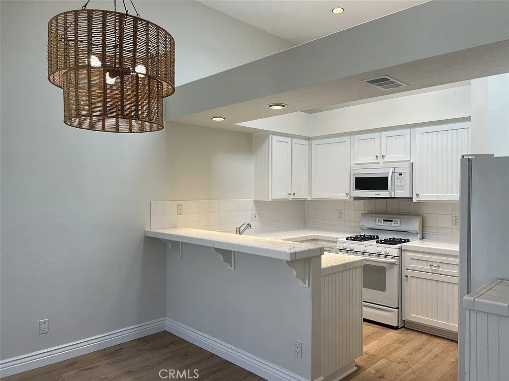 1 bed, 730 sqft, $2,895 — Photo 2