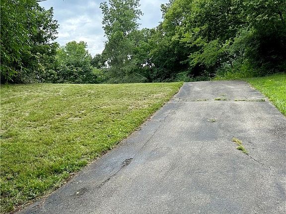 5th image of 1905 Tait Rd