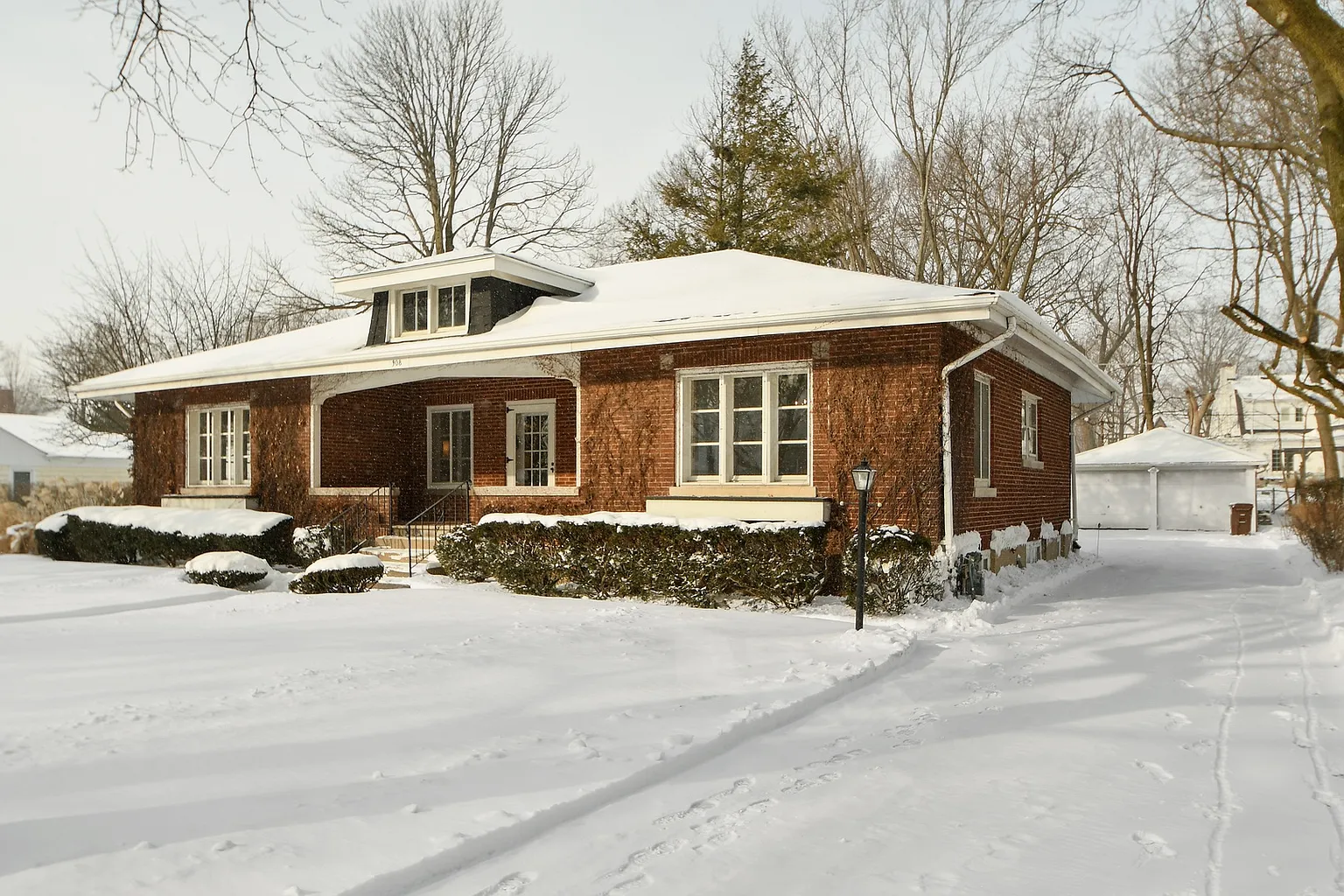 908 Argyle Ave photo 1