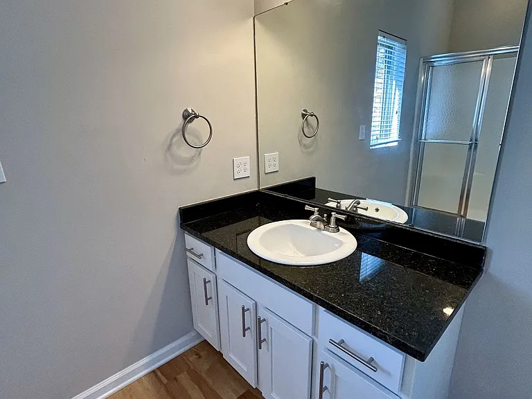 Park Madison Apartments — Photo 12