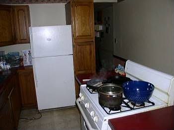 5th image of 607 W 8th St