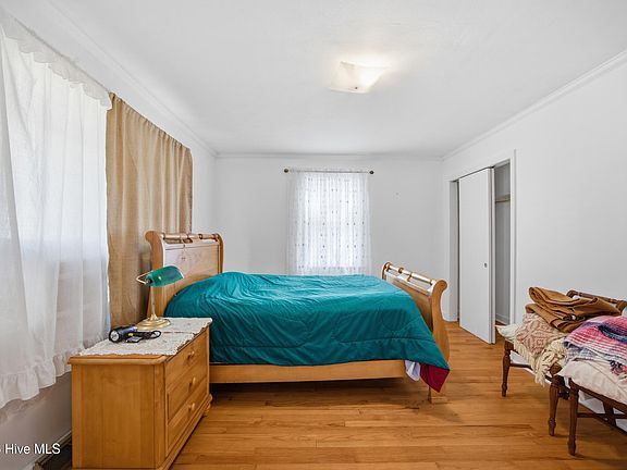 4th image of 515 N Pine Lane