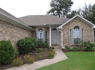 713 Kiowa Dr E, Lake Kiowa, TX 76240