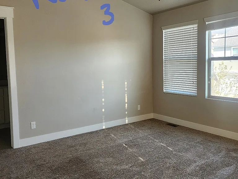E Primrose Ln — Photo 10