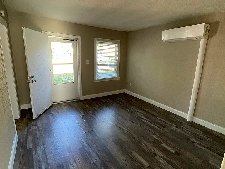 825 & 827 Burkett Ave #825 — Photo 11