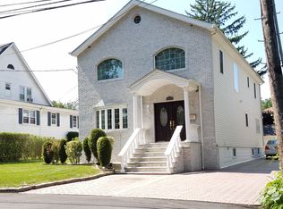 8580 Palermo St, Hollis, NY 11423