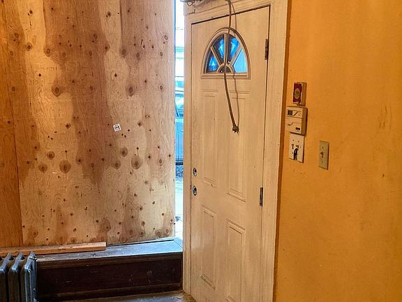 4th image of 5917 Old York Rd