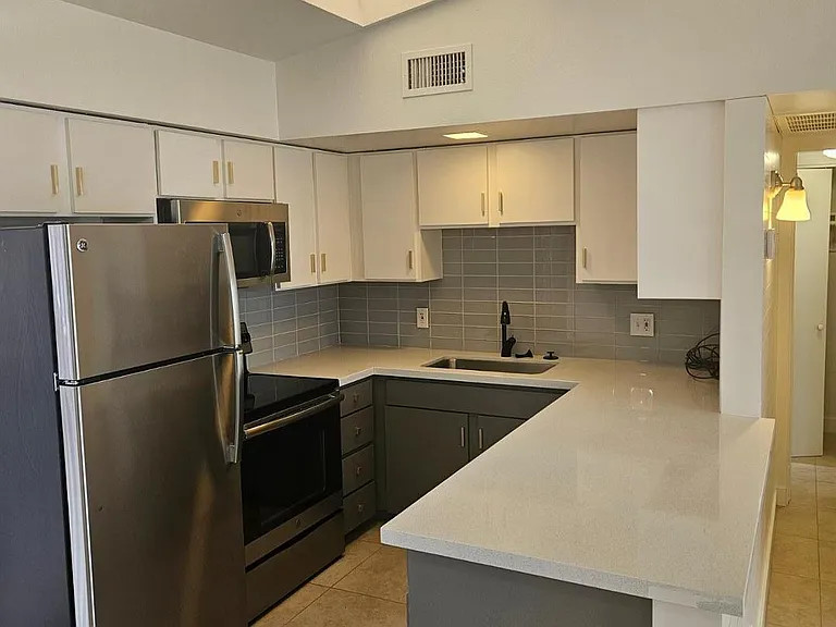 2520 N 46th St #5 — Photo 2