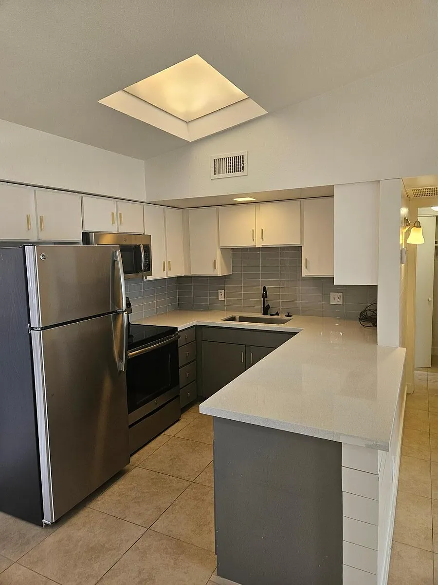 Building Photo - 2520 N 46th St #5