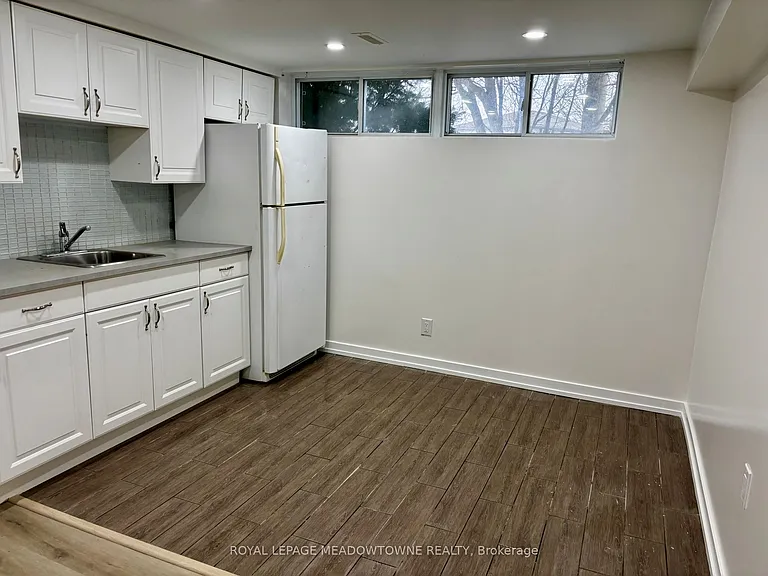 736 Sunnypoint Dr #B — Photo 6