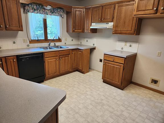 3rd image of 3010 Wildwood Ct