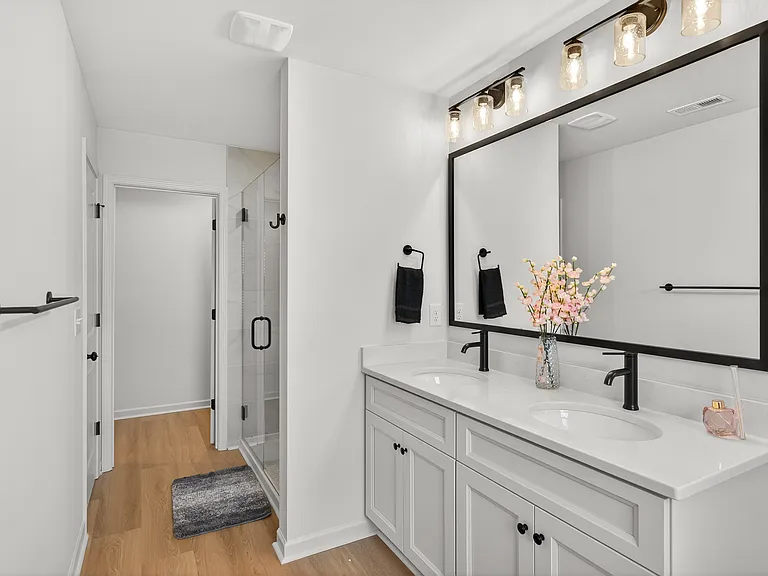13443 Main Dr — Photo 3