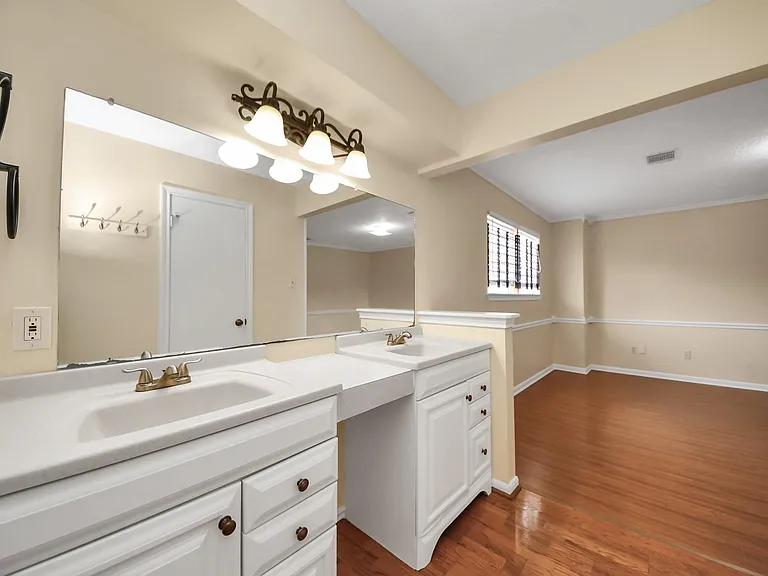 11411 Briar Forest Dr — Photo 29