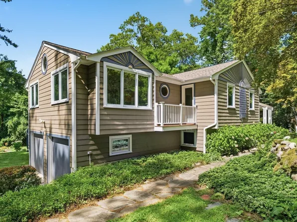 126 Lexington Rd, Lincoln, MA 01773