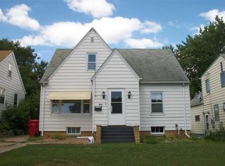 615 Maple St, Yankton, SD 57078