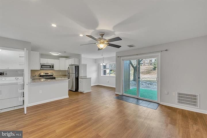 1st image of 901 Meadowview Ln #901