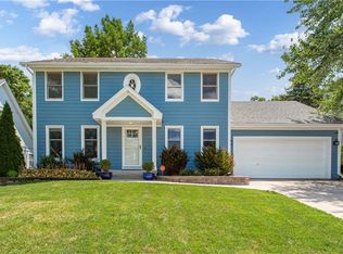 1321 SW Crossing Dr, Lees Summit, MO 64081