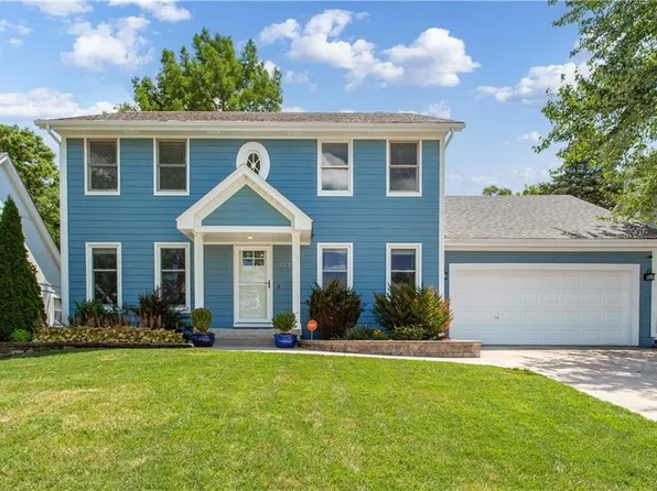1321 SW Crossing Dr, Lees Summit, MO 64081