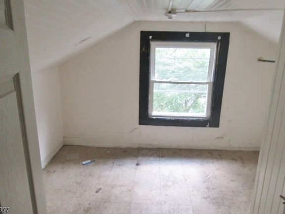4th image of 670-672 E 24th St