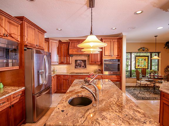 5th image of 3771 SW Bimini Cir N