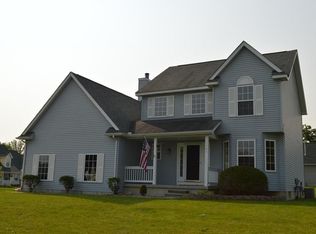 2049 Rolling Meadow Dr, Fenton, MI 48430