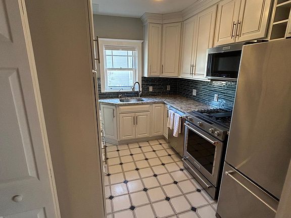 2nd image of 315 W 3rd St