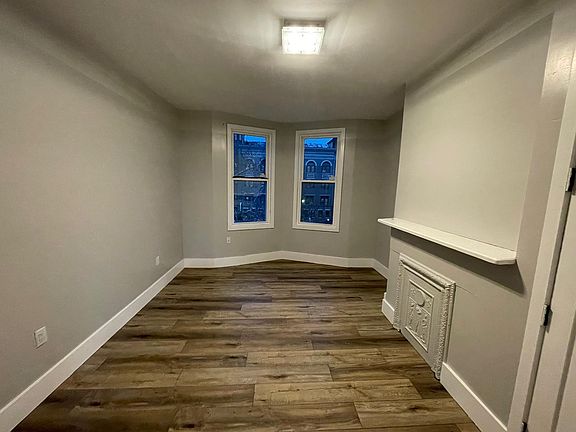 3rd image of 308 Clerk St APT 3L