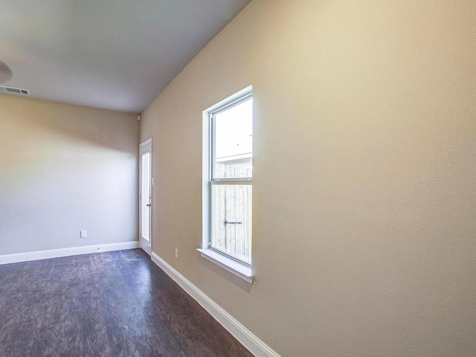 453 Canvas Court — Photo 3