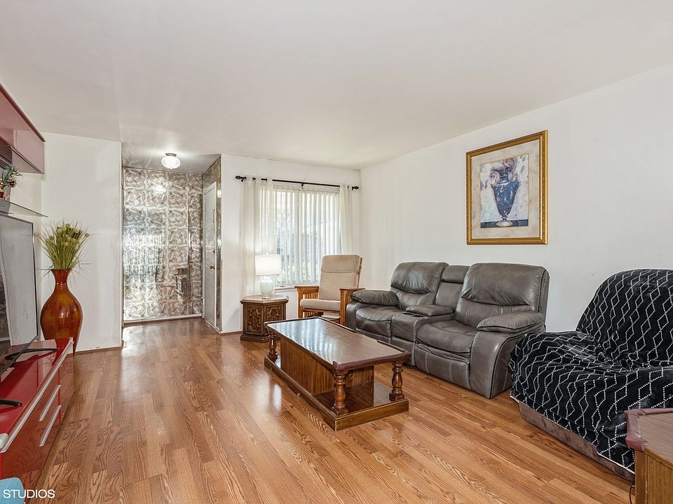 1949 N Heritage Dr Palatine IL Zillow