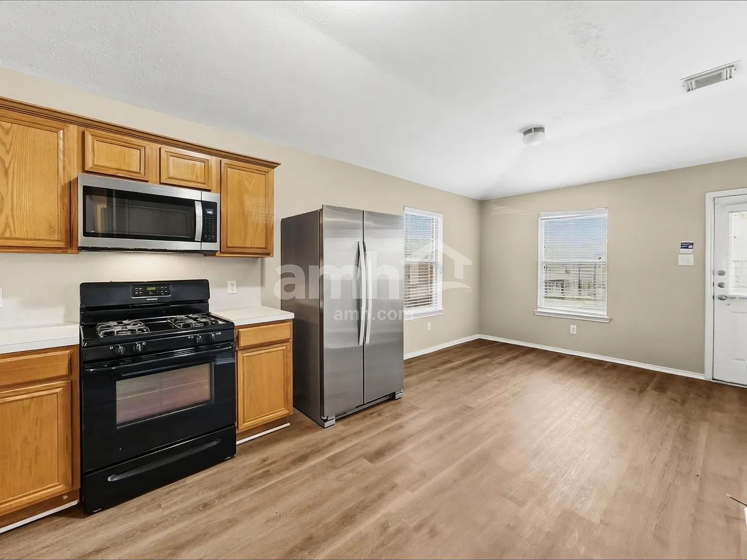 4 bed, 2.0 bath, 1651 sqft, $1,950 — Photo 3