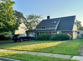 26 Atlas Ln, Hicksville, NY 11801