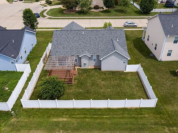 5th image of 727 Moorland Cir