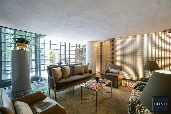 Rented by Bond New York | media 39