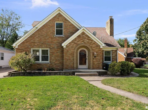 2121 10th St, East Moline, IL 61244