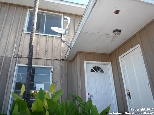 1st image of 7314 OAK MANOR DR #9