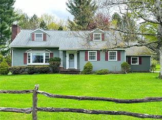 3472 Mohawk St, Sauquoit, NY 13456