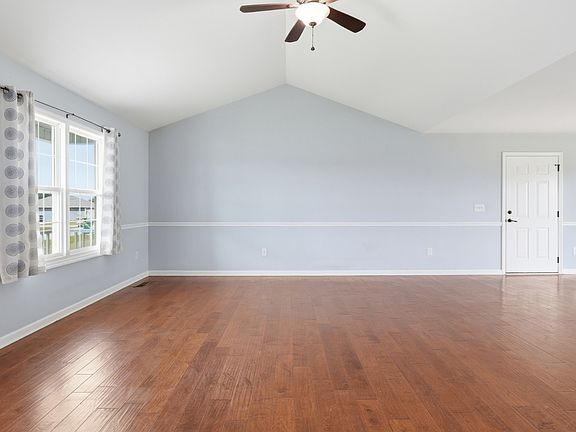3rd image of 171 Raspberry Dr