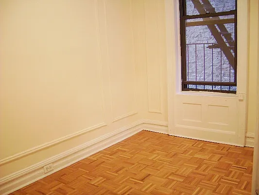 Rented by City Connections Realty | media 32